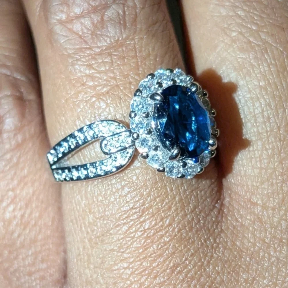 Stunning Ladie's Sapphire Gemstone Zirconia Engagement Ring Sz 7